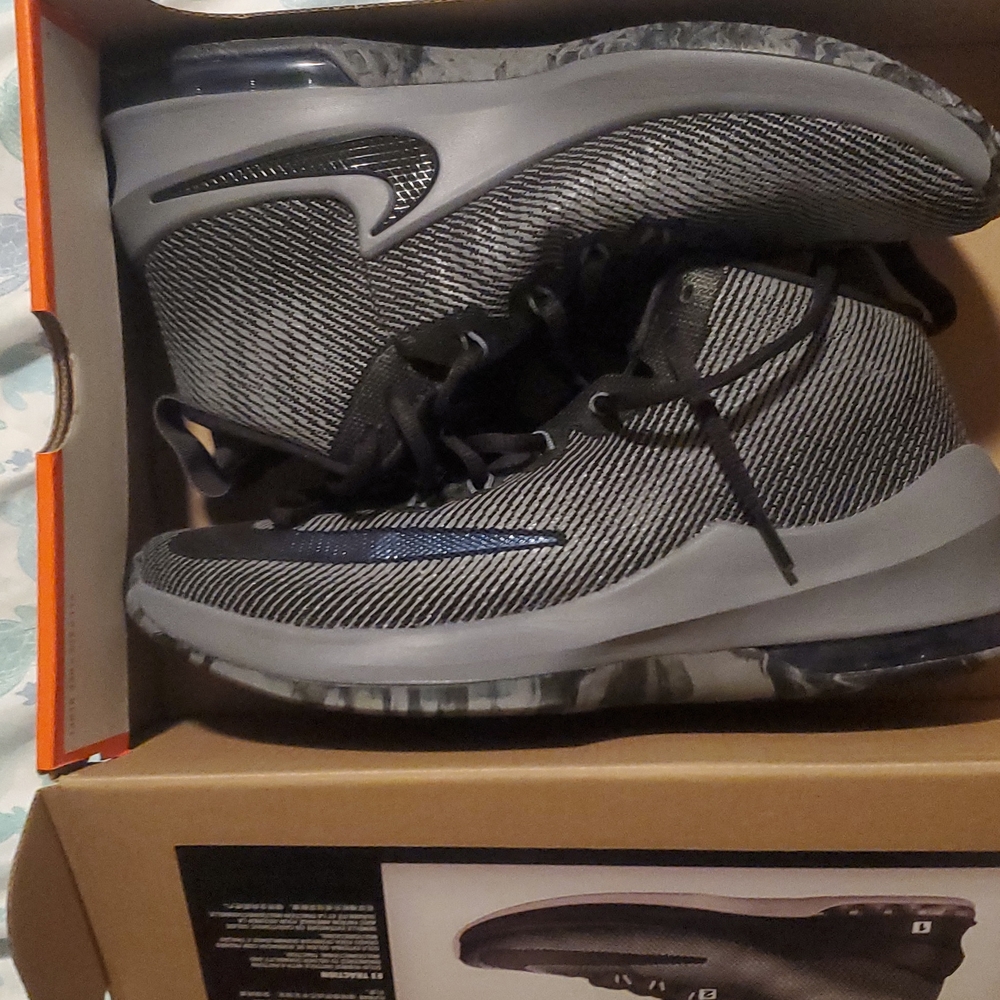 Nike Air Max Infuriate Mid PRM (E)